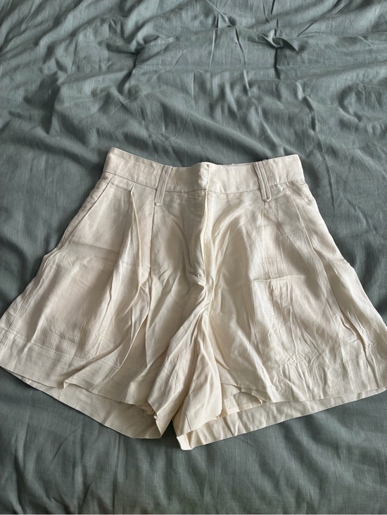 Vici Pants - Vici Cream High-Waist Pleated Shorts